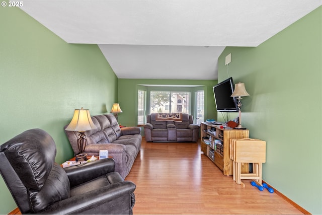 112 NE 11th St, Hermiston, OR 97838 - living area with light wood-type flooring and lofted ceiling