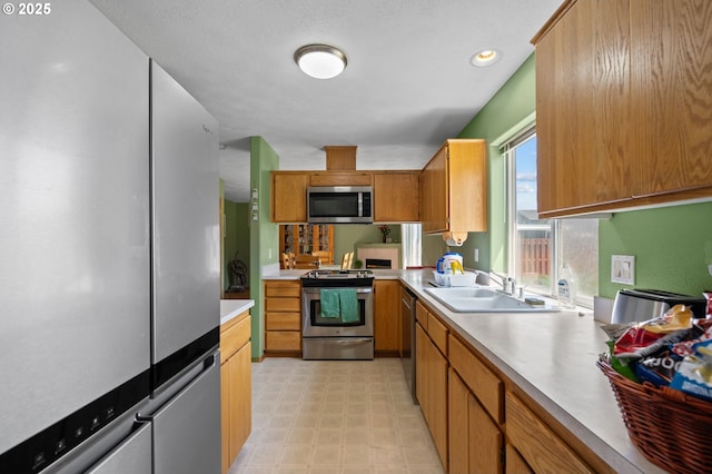 112 NE 11th St, Hermiston, OR 97838 - kitchen with stainless steel appliances, a sink, light countertops, and light floors