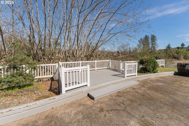 185 W Oriole Dr, Roseburg, OR 97471 - view of wooden terrace