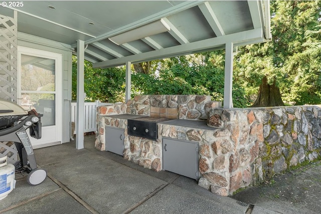 185 W Oriole Dr, Roseburg, OR 97471 - view of patio / terrace featuring an outdoor kitchen