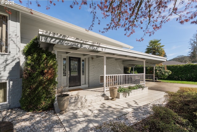 185 W Oriole Dr, Roseburg, OR 97471 - entrance to property featuring a porch