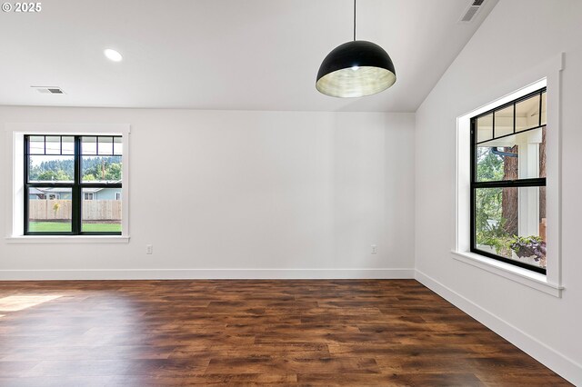 31395 Kenady Ln, Cottage Grove, OR 97424 - unfurnished room featuring baseboards, dark wood-type flooring, and recessed lighting