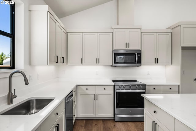 88109 Jameson Way, Veneta, OR 97487 - kitchen with appliances with stainless steel finishes, a sink, lofted ceiling, light countertops, and dark wood finished floors