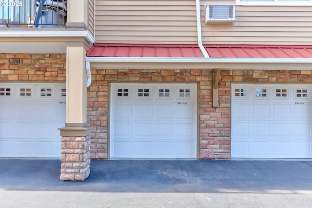 695 NW Falling Waters Ln Unit 304, Portland, OR 97229 - view of garage