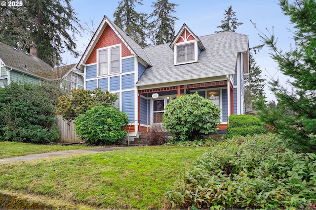 view of front of house featuring a front lawn