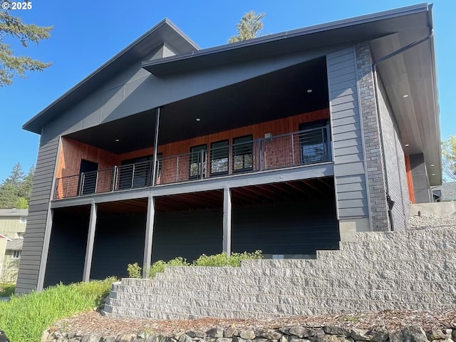 113 NW Willard St, Stevenson, WA 98648 - rear view of property with a balcony