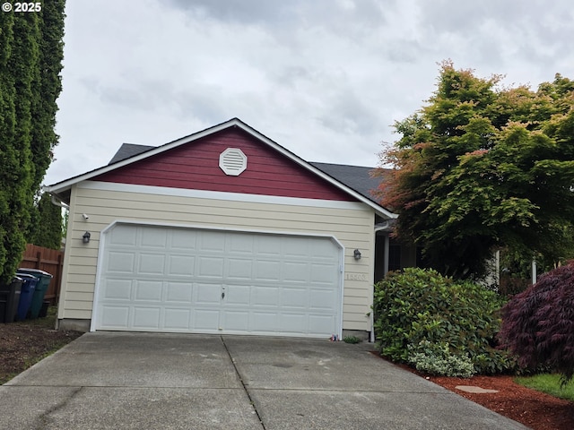 15503 NE 84th St, Vancouver, WA 98682 - garage featuring concrete driveway