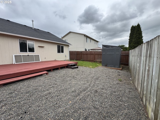 15503 NE 84th St, Vancouver, WA 98682 - fenced backyard with a wooden deck, a storage unit, and an outdoor structure
