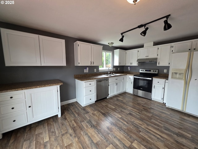 15503 NE 84th St, Vancouver, WA 98682 - kitchen featuring stainless steel appliances, under cabinet range hood, a sink, white cabinetry, and dark wood-style floors
