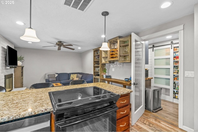 kitchen with open shelves, a ceiling fan, visible vents, light wood-style floors, and black / electric stove