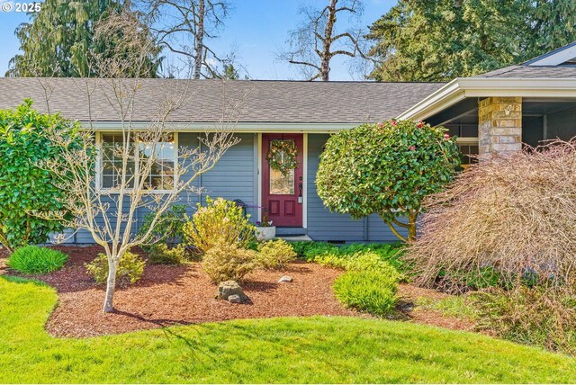 view of front of property featuring crawl space