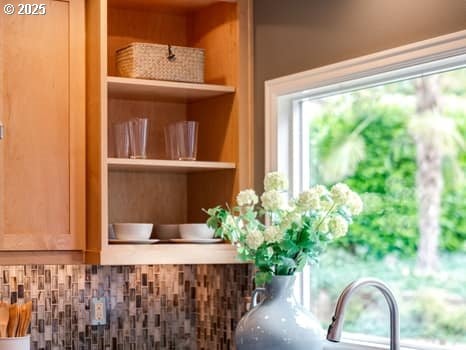 2487 Southslope Way W, Linn, OR 97068 - kitchen view of tasteful backsplash