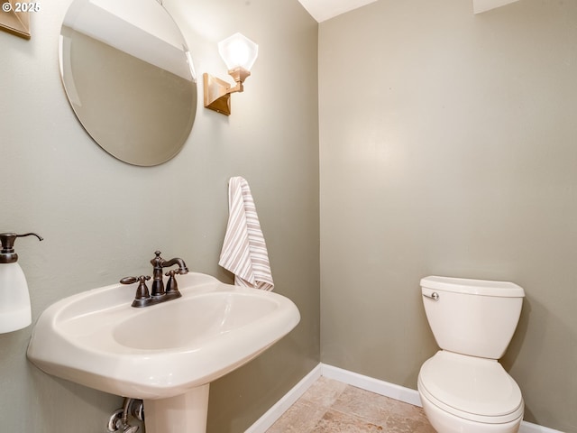 2487 Southslope Way W, Linn, OR 97068 - half bathroom featuring a sink, toilet, and baseboards