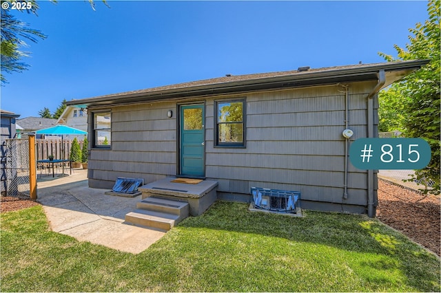 815/821 NE Holman St, Portland, OR 97211 - back of property with a patio area