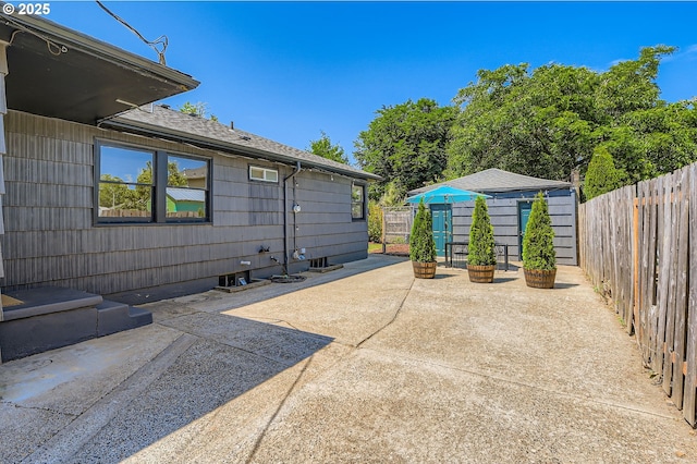 815/821 NE Holman St, Portland, OR 97211 - fenced backyard featuring a patio