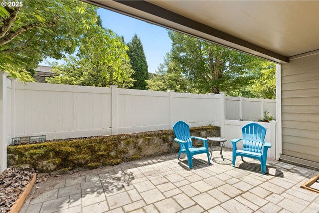2732 NW Kennedy Ct, Portland, OR 97229 - fenced backyard with a patio