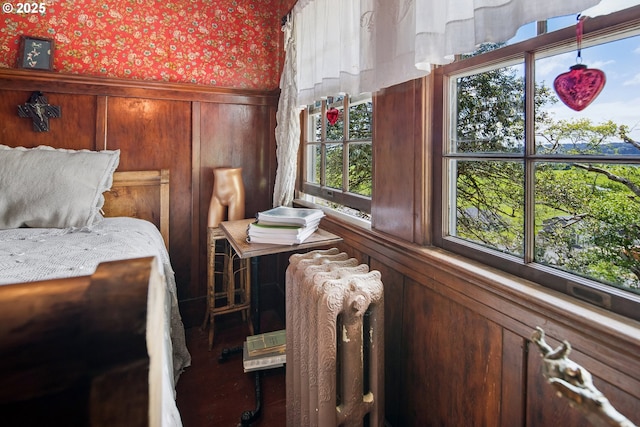 91755 Lewis And Clark Rd, Astoria, OR 97103 - bedroom featuring wallpapered walls and wainscoting