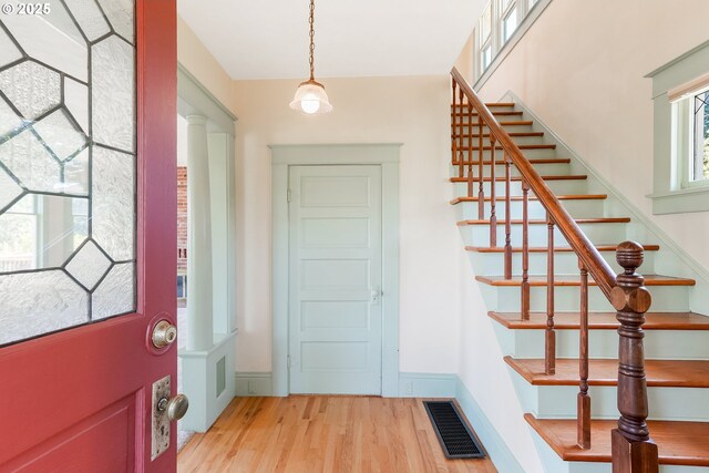 1005 Reserve St, Silverton, OR 97381 - entrance foyer with wood finished floors and stairway