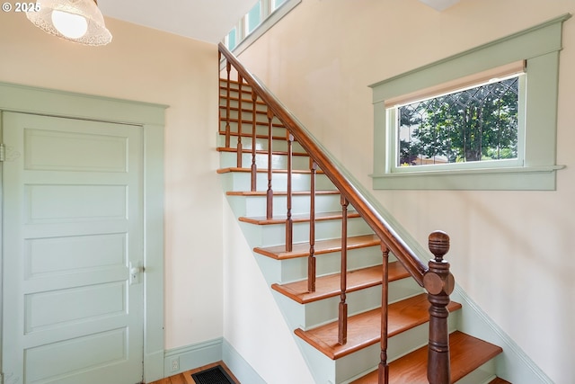 1005 Reserve St, Silverton, OR 97381 - stairway with baseboards