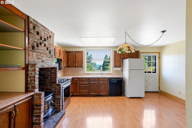 1005 Reserve St, Silverton, OR 97381 - kitchen featuring black appliances, plenty of natural light, light wood-style flooring, and light countertops