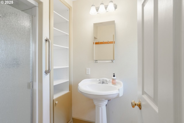 1005 Reserve St, Silverton, OR 97381 - view of bathroom