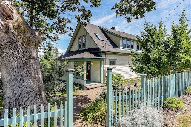 1005 Reserve St, Silverton, OR 97381 - view of front of property with a porch and roof with shingles