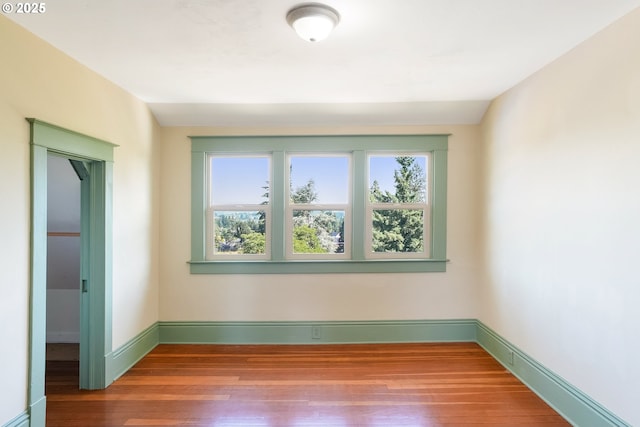 1005 Reserve St, Silverton, OR 97381 - unfurnished room with wood finished floors and baseboards