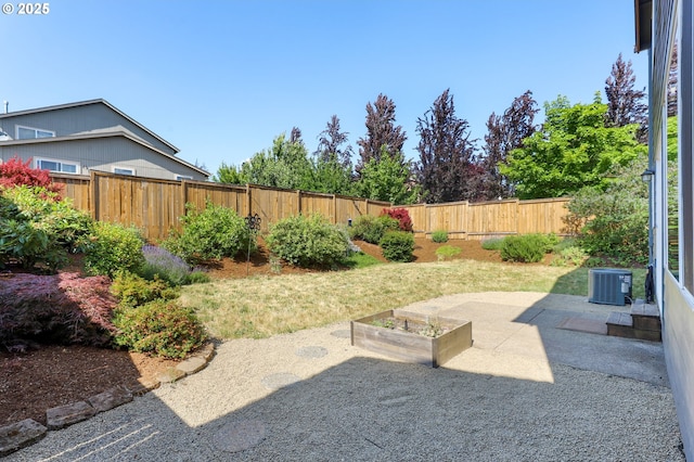 37125 Goldenrain St, Sandy, OR 97055 - fenced backyard with a patio
