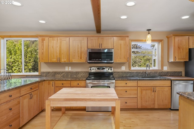 9275 SE Terrace View Ct, Amity, OR 97101 - kitchen featuring appliances with stainless steel finishes, light wood-style floors, dark stone countertops, recessed lighting, and pendant lighting