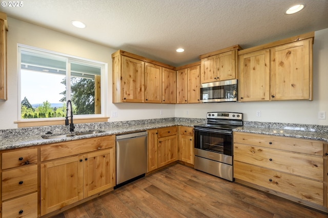 440 NW Gutbrod St, Sheridan, OR 97378 - kitchen with stainless steel appliances, recessed lighting, dark wood-style floors, and a sink