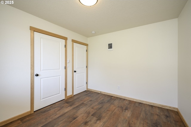 440 NW Gutbrod St, Sheridan, OR 97378 - unfurnished bedroom with dark wood finished floors, baseboards, and visible vents