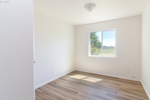 517 Anthony Dr, Boardman, OR 97818 - empty room featuring light wood-type flooring and baseboards