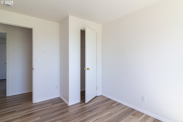 517 Anthony Dr, Boardman, OR 97818 - unfurnished bedroom with wood finished floors, baseboards, and a closet