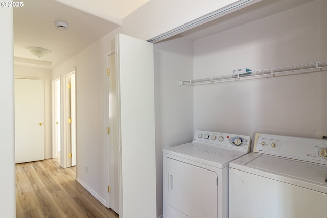 517 Anthony Dr, Boardman, OR 97818 - laundry room featuring washing machine and dryer, light wood-style flooring, and baseboards