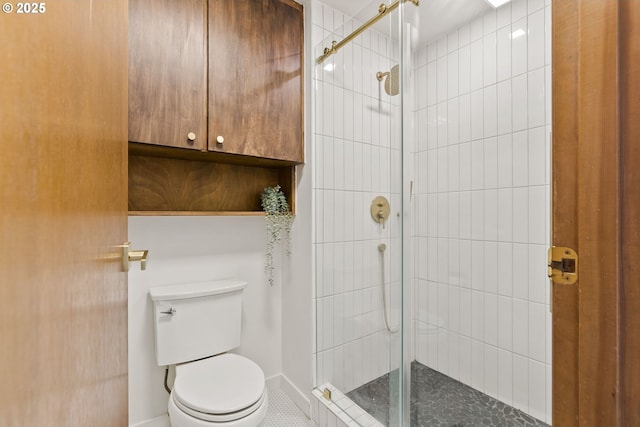 full bathroom featuring baseboards, toilet, and a shower stall