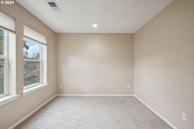 spare room featuring baseboards, visible vents, recessed lighting, and carpet