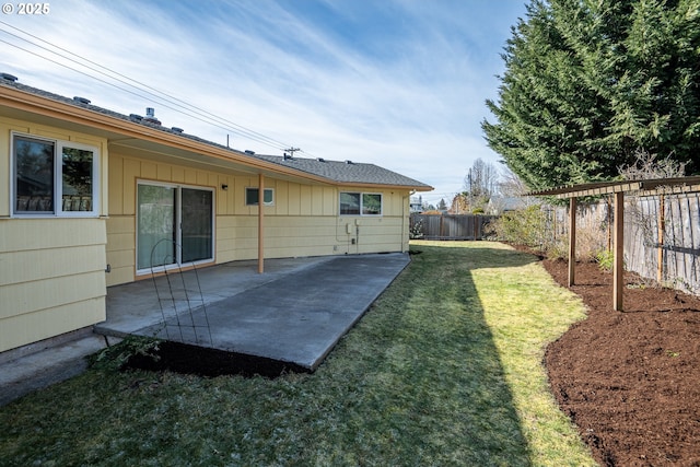 view of yard featuring a patio