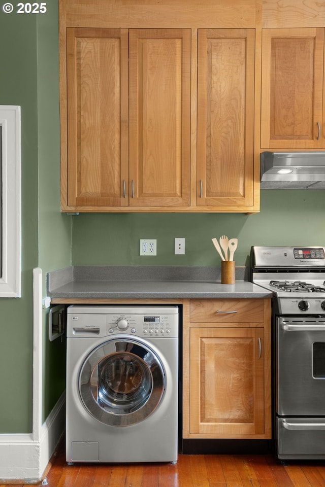 2083 NW Johnson St Unit 45, Portland, OR 97209 - laundry room featuring washer / dryer and hardwood / wood-style floors
