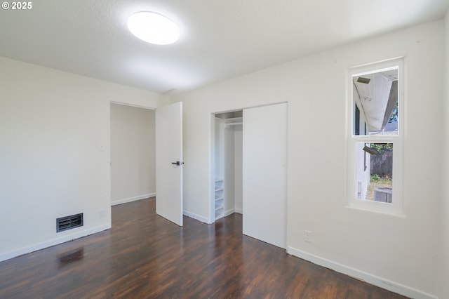 562 Gatch St, Woodburn, OR 97071 - unfurnished bedroom featuring dark wood finished floors, a closet, and baseboards