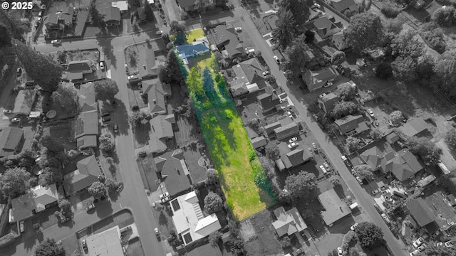 562 Gatch St, Woodburn, OR 97071 - aerial view of residential area with property boundaries highlighted