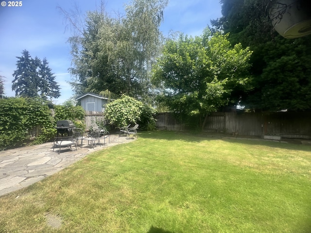 4733 Spring Meadow Ave, Eugene, OR 97404 - fenced backyard with a patio
