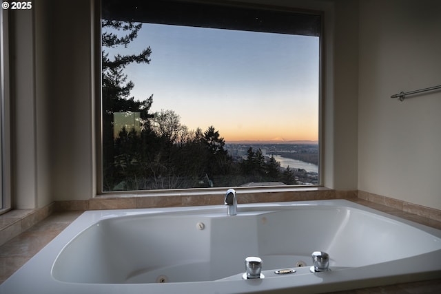 230 SW Florida St, Portland, OR 97219 - bathroom with a tub with jets