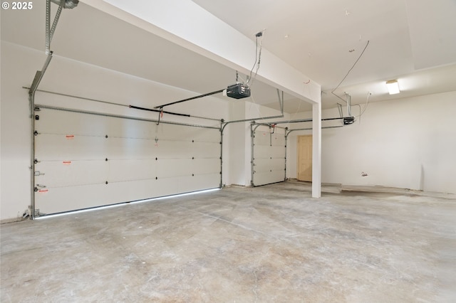 230 SW Florida St, Portland, OR 97219 - garage with a garage door opener