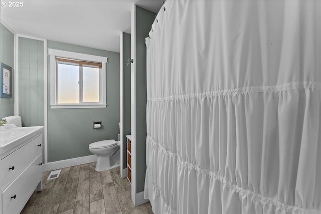 1941 NE 143rd Ave, Portland, OR 97230 - full bath with vanity and toilet