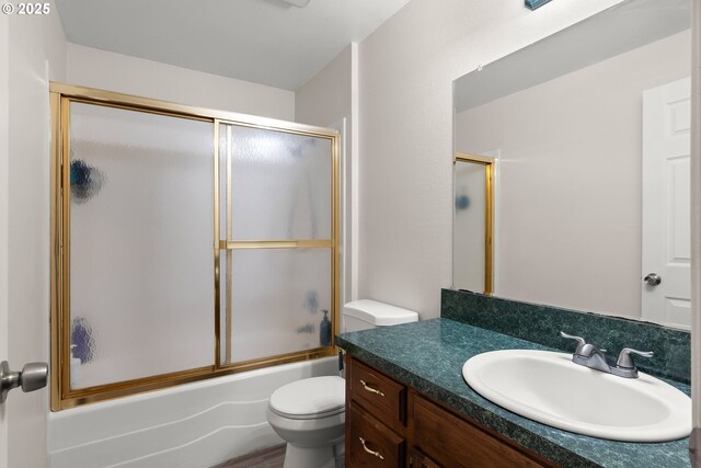 818 Chehalis Pl, Keizer, OR 97303 - full bath featuring vanity, toilet, and enclosed tub / shower combo