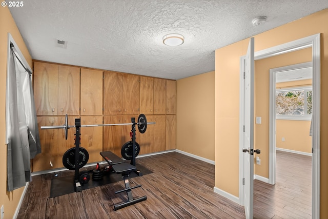 818 Chehalis Pl, Keizer, OR 97303 - exercise area featuring wood finished floors, a textured ceiling, and baseboards