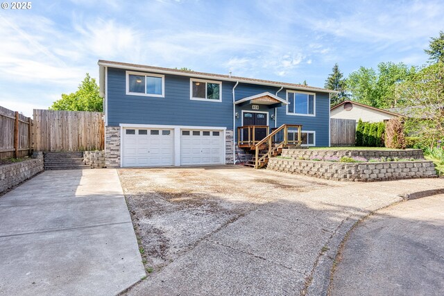 818 Chehalis Pl, Keizer, OR 97303 - raised ranch featuring driveway and an attached garage