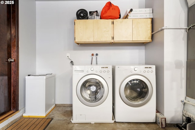 laundry area featuring cabinet space and washer and clothes dryer