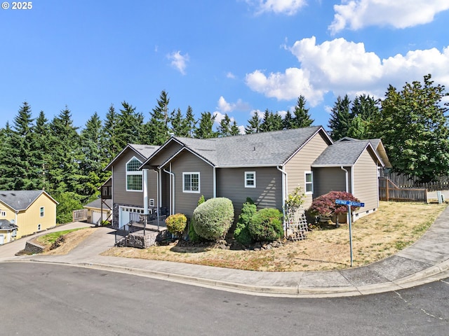 1590 Cottage Heights Loop, Cottage Grove, OR 97424 - ranch-style home featuring a garage