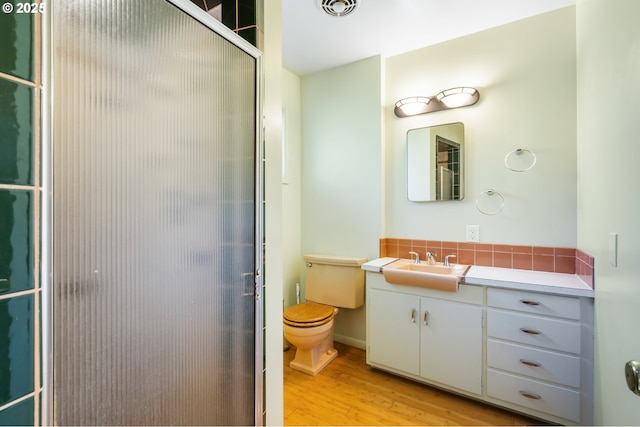 2120 W 23rd Ave, Eugene, OR 97405 - full bath with wood finished floors, a stall shower, vanity, and backsplash